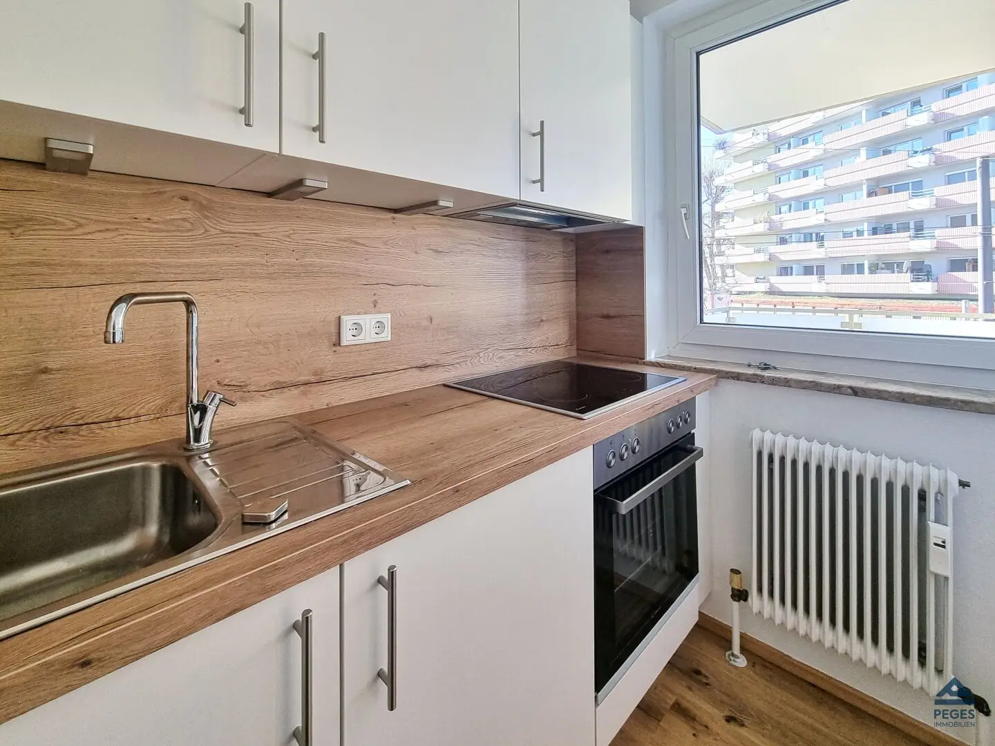 Cozy studio with balcony near PMU