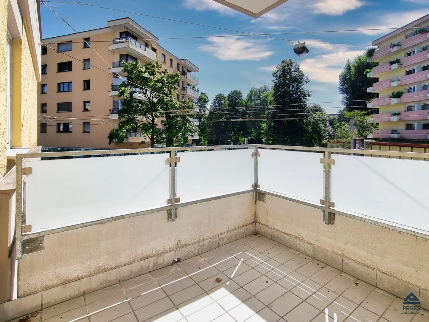 Cozy studio with balcony near PMU