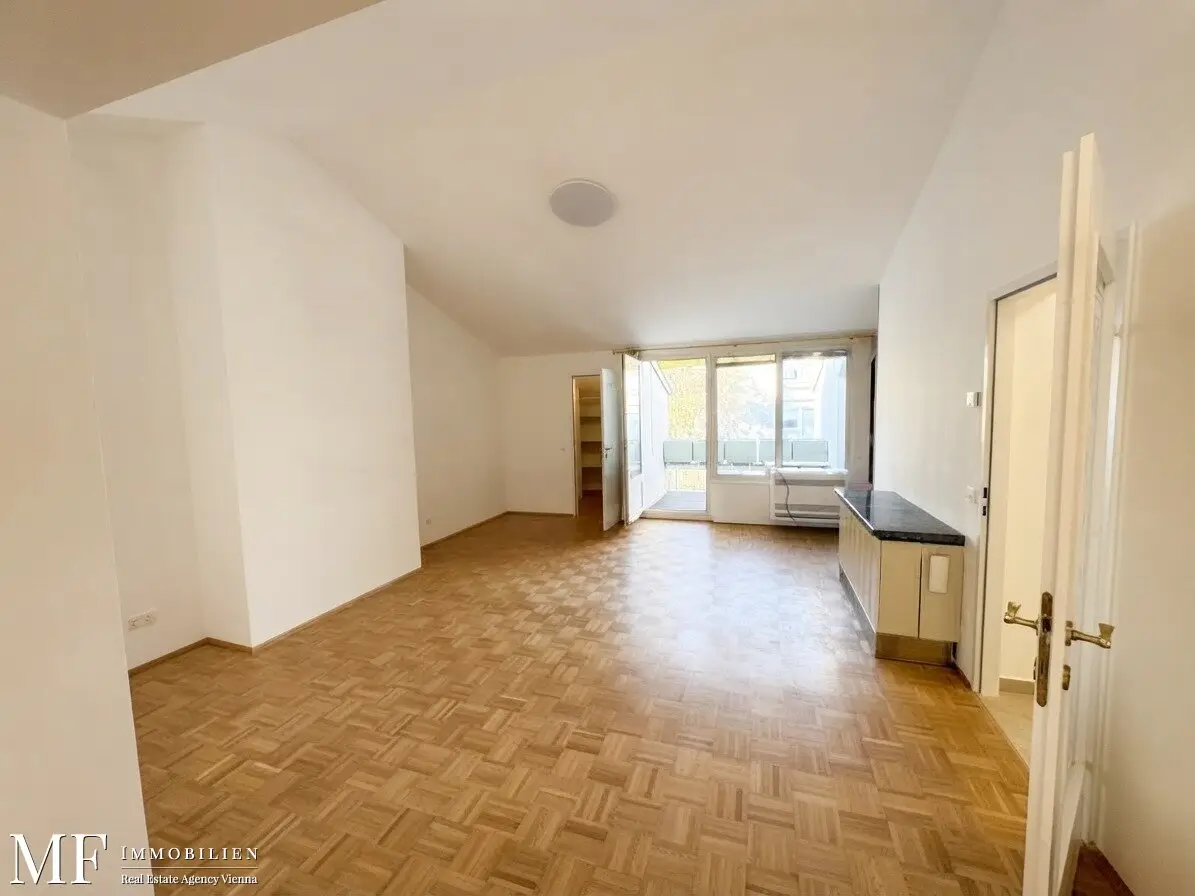 Modern attic apartment with terrace, garage, air conditioning