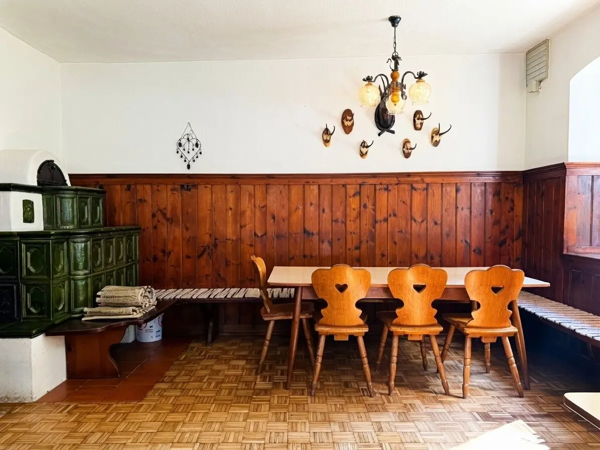 Traditional gastronomy location with spacious beer garden for lease