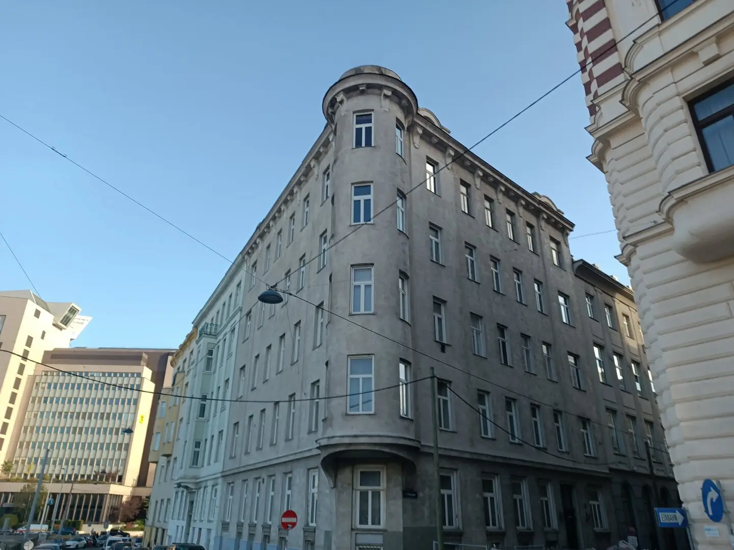 Bright 3-room apartment 92 m² in the 3rd district with fitted kitchen, bathroom with window