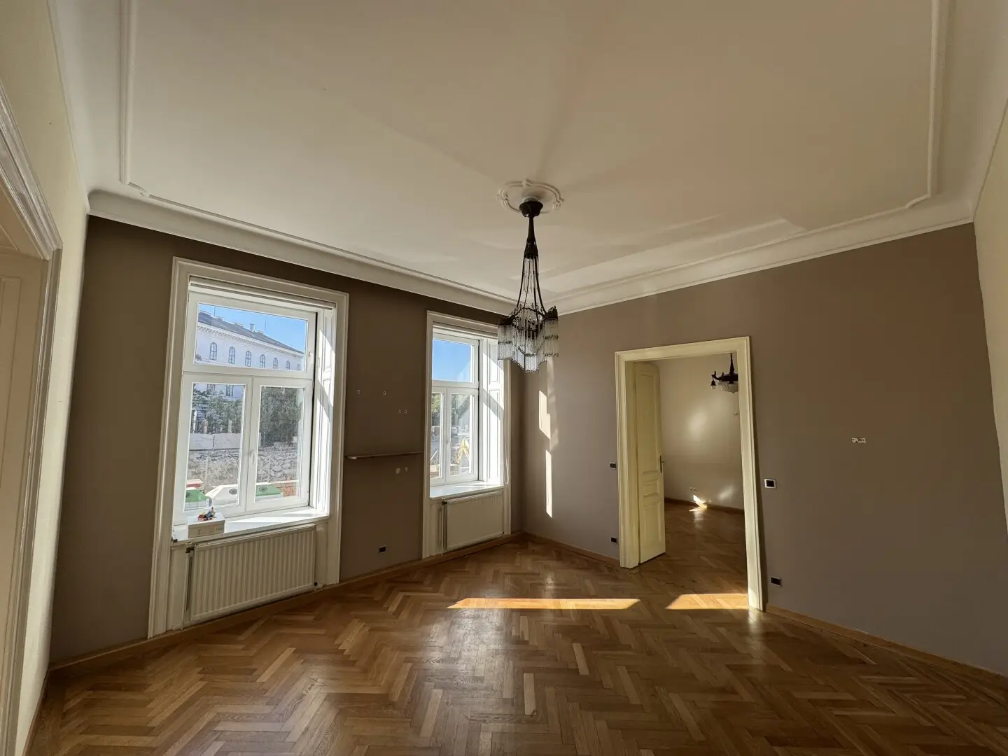 Bright 3-room apartment 92 m² in the 3rd district with fitted kitchen, bathroom with window