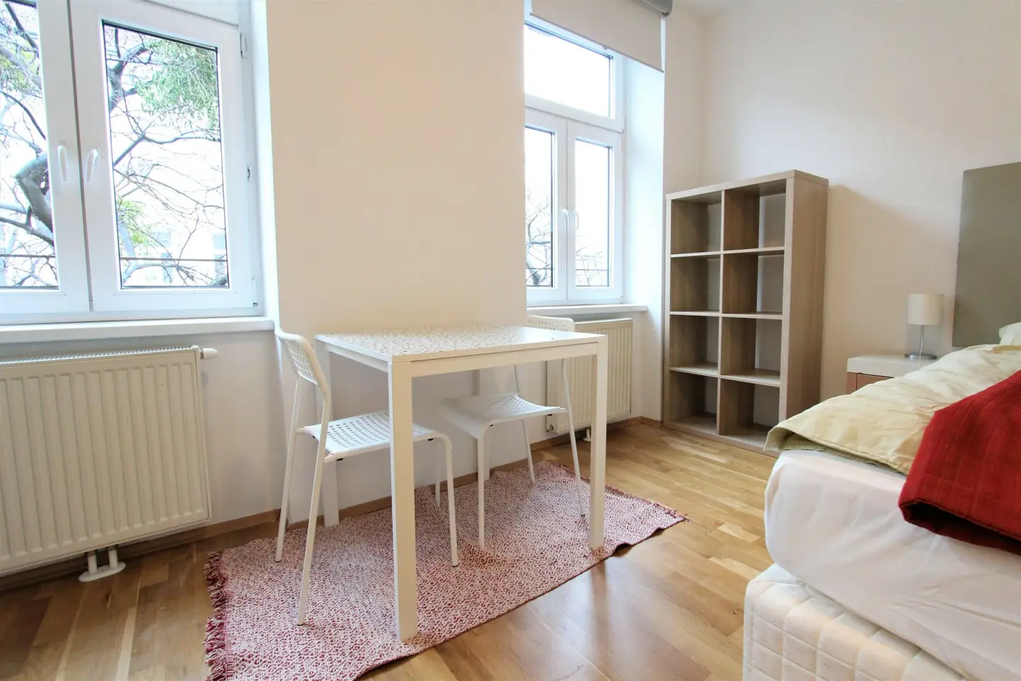 Short-term rental Sunny 1-room apartment in prime location
