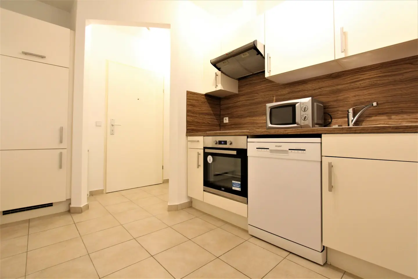 Short-term rental Sunny 1-room apartment in prime location