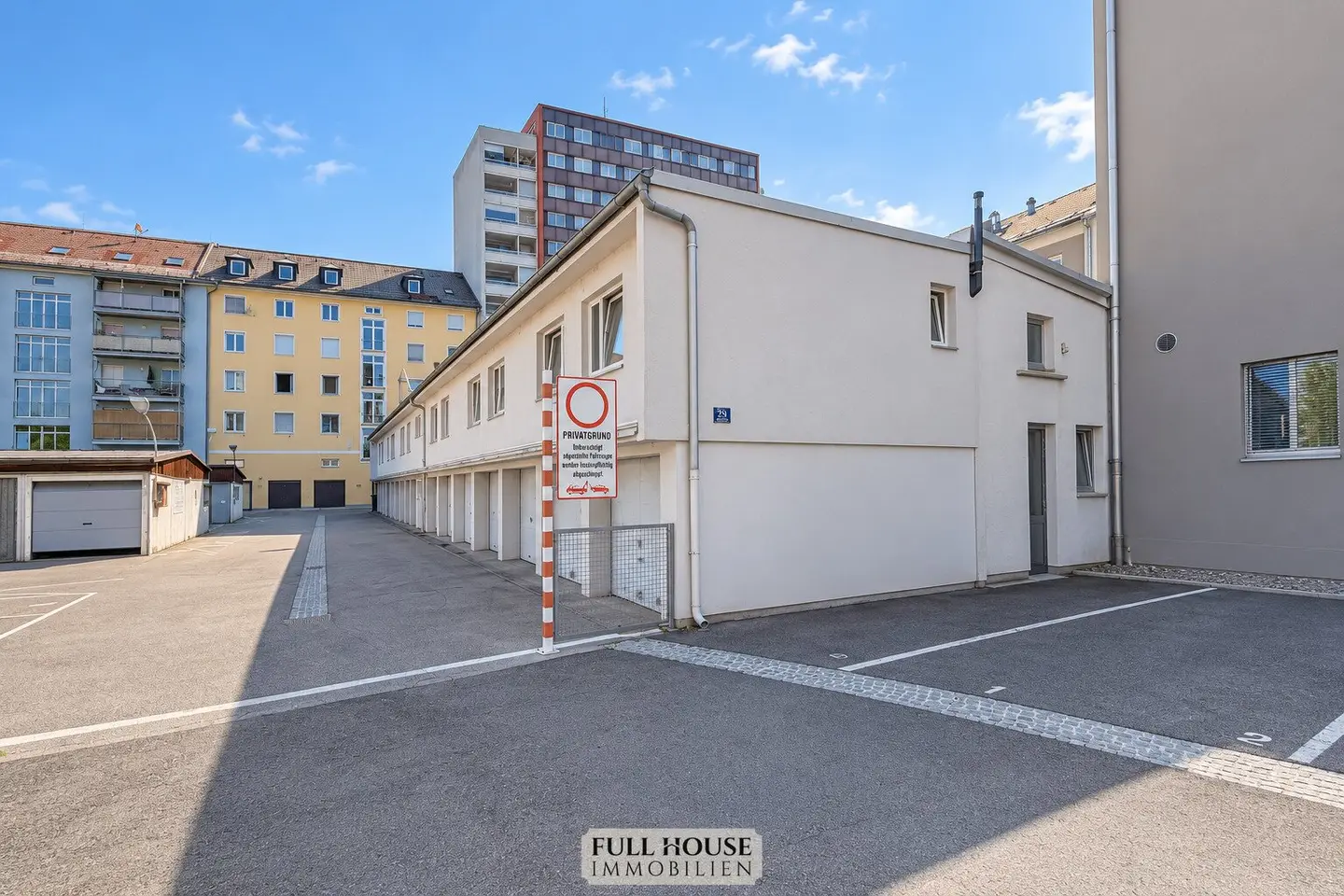 Single garage in central location | Near WKO, WIFI &amp; BUAK | Klagenfurt