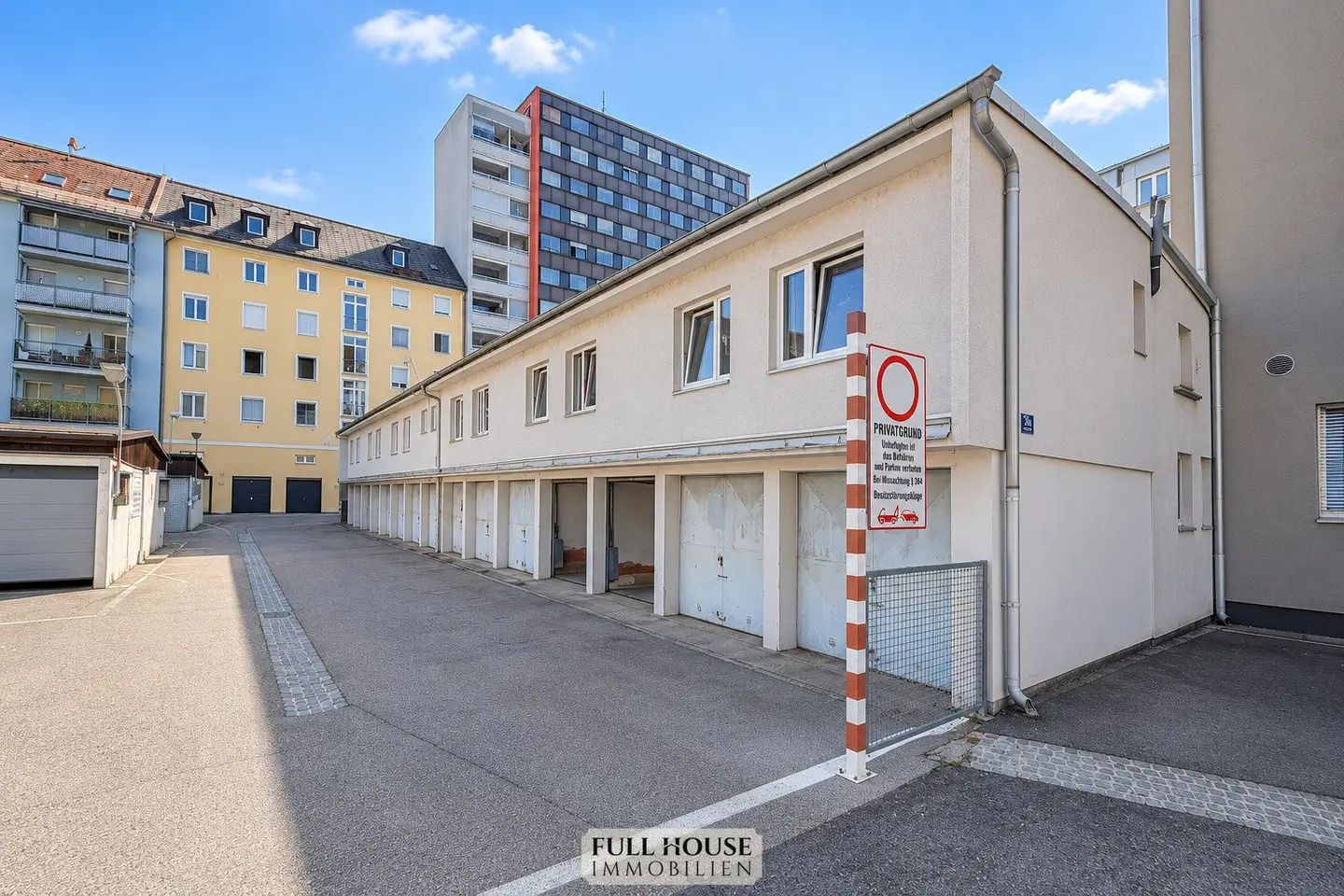 Single garage in central location | Near WKO, WIFI &amp; BUAK | Klagenfurt
