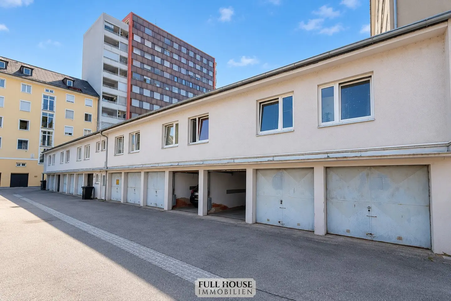 Single garage in central location | Near WKO, WIFI &amp; BUAK | Klagenfurt