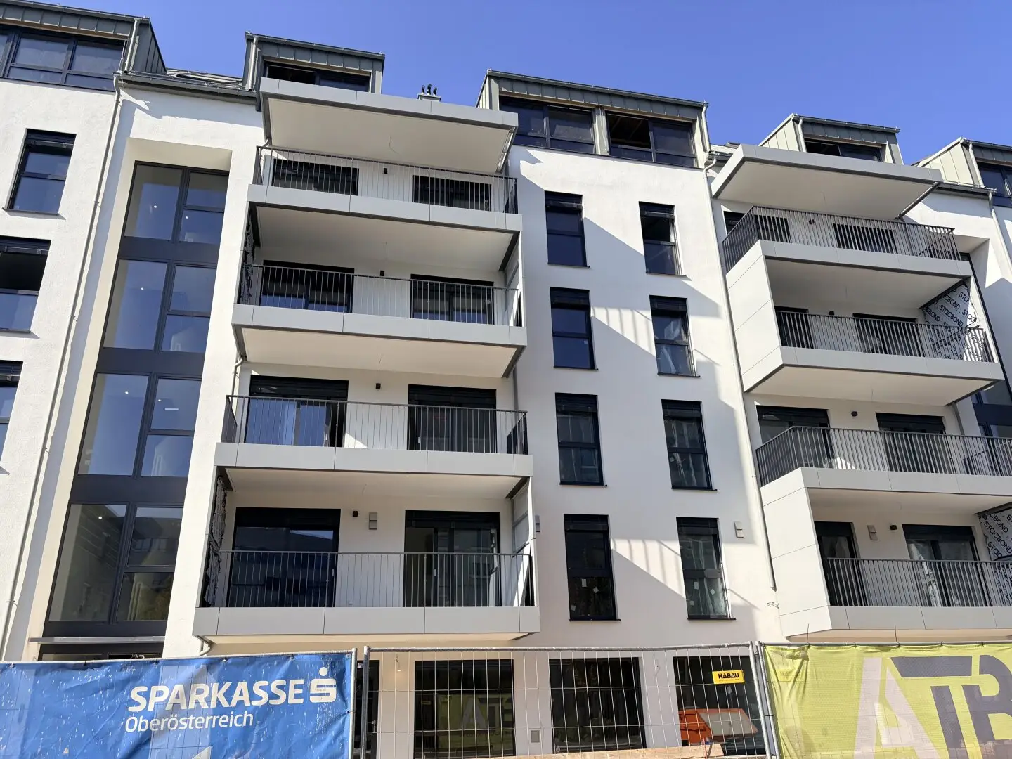 First-class living in Linz: 4-room apartment with 2 balconies and 2 bathrooms, move-in January 2027