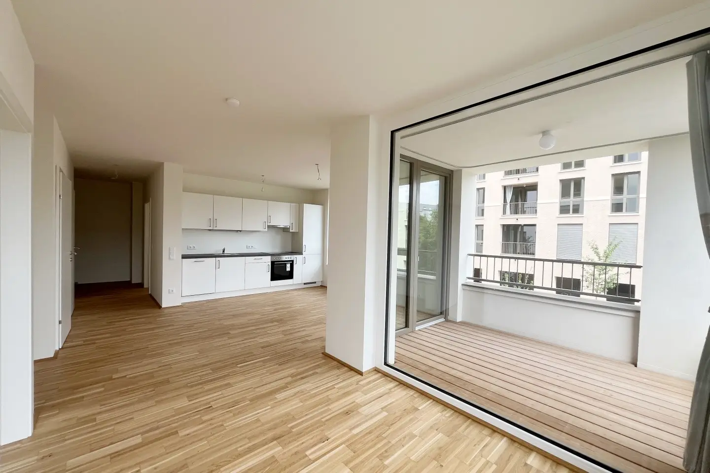Moderne Neubauwohnung mit Balkon am Murufer