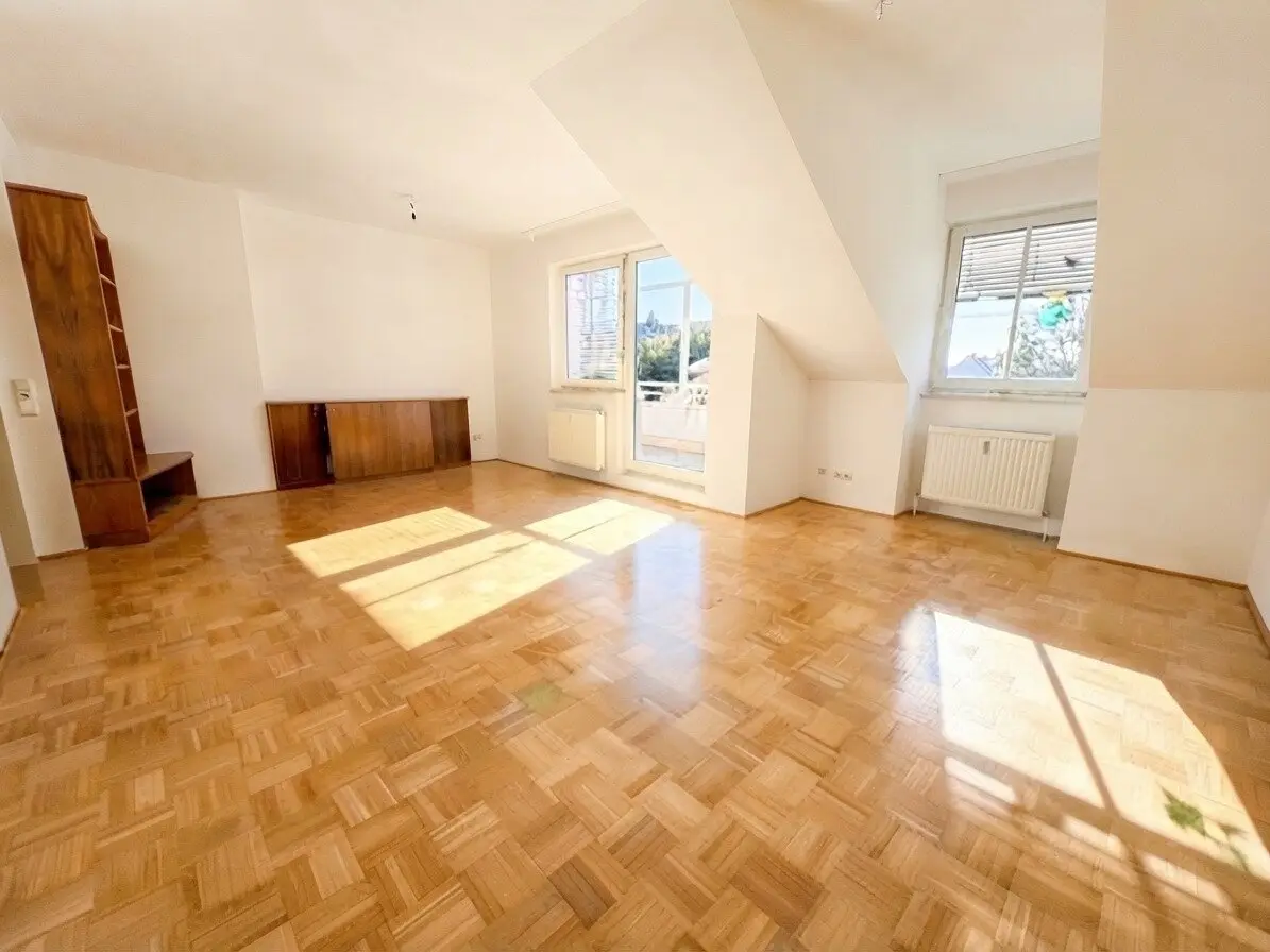 4-Raum-Wohnung mit separater Küche und großer Loggia in Urfahr!