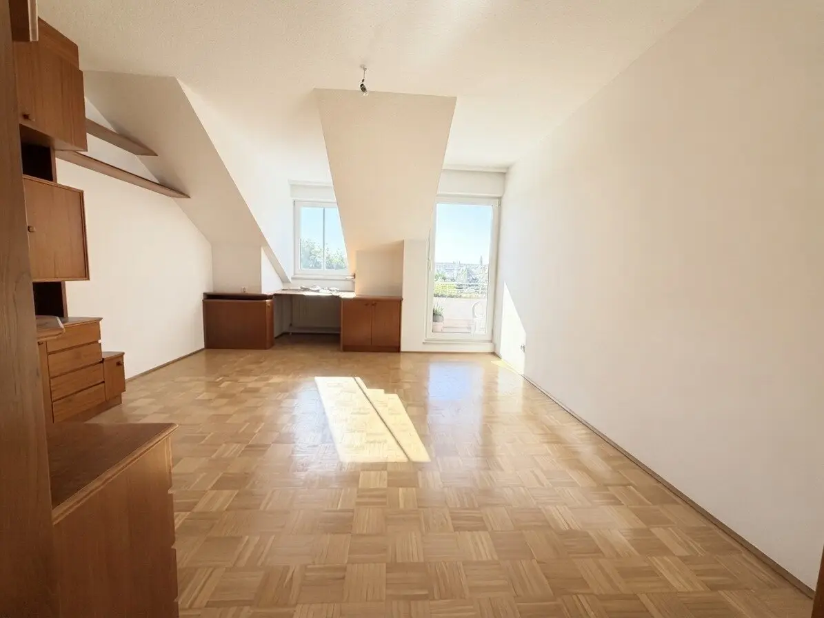 4-Raum-Wohnung mit separater Küche und großer Loggia in Urfahr!