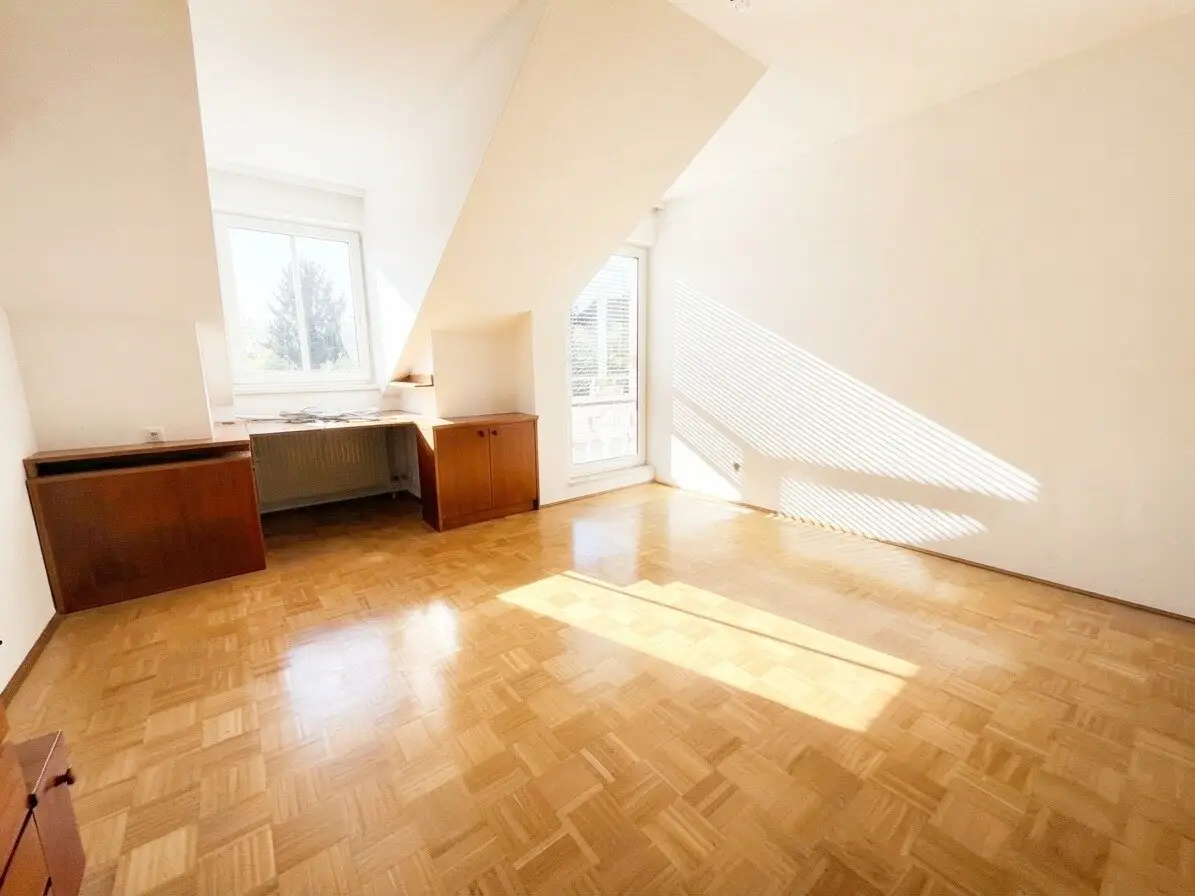 4-Raum-Wohnung mit separater Küche und großer Loggia in Urfahr!