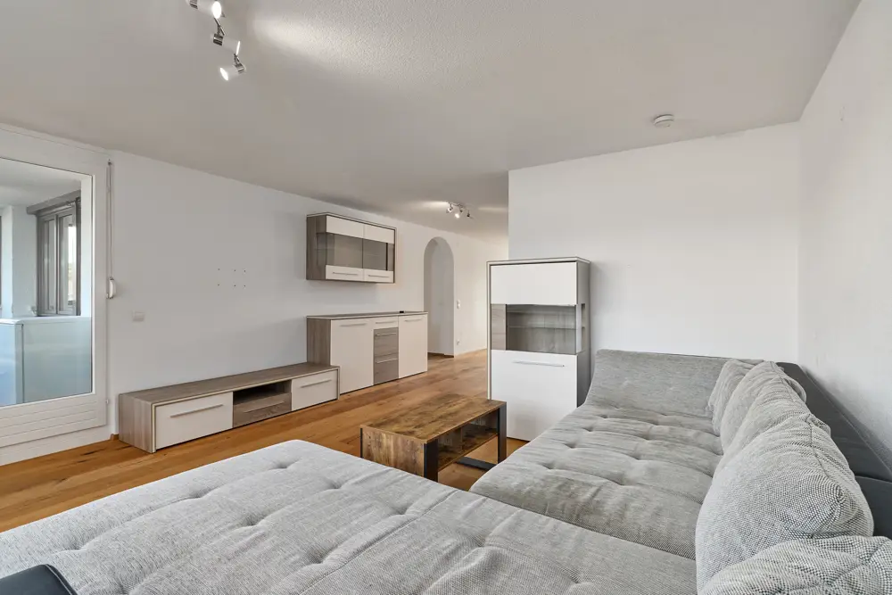 Helle Wohnung mit Wintergarten in zentraler Lage