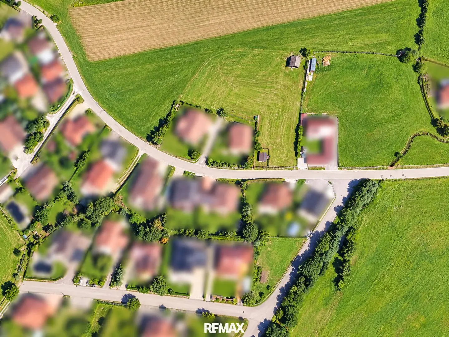 Sonniges Baugrundstück mit Bergpanorama in Mörtelsdorf