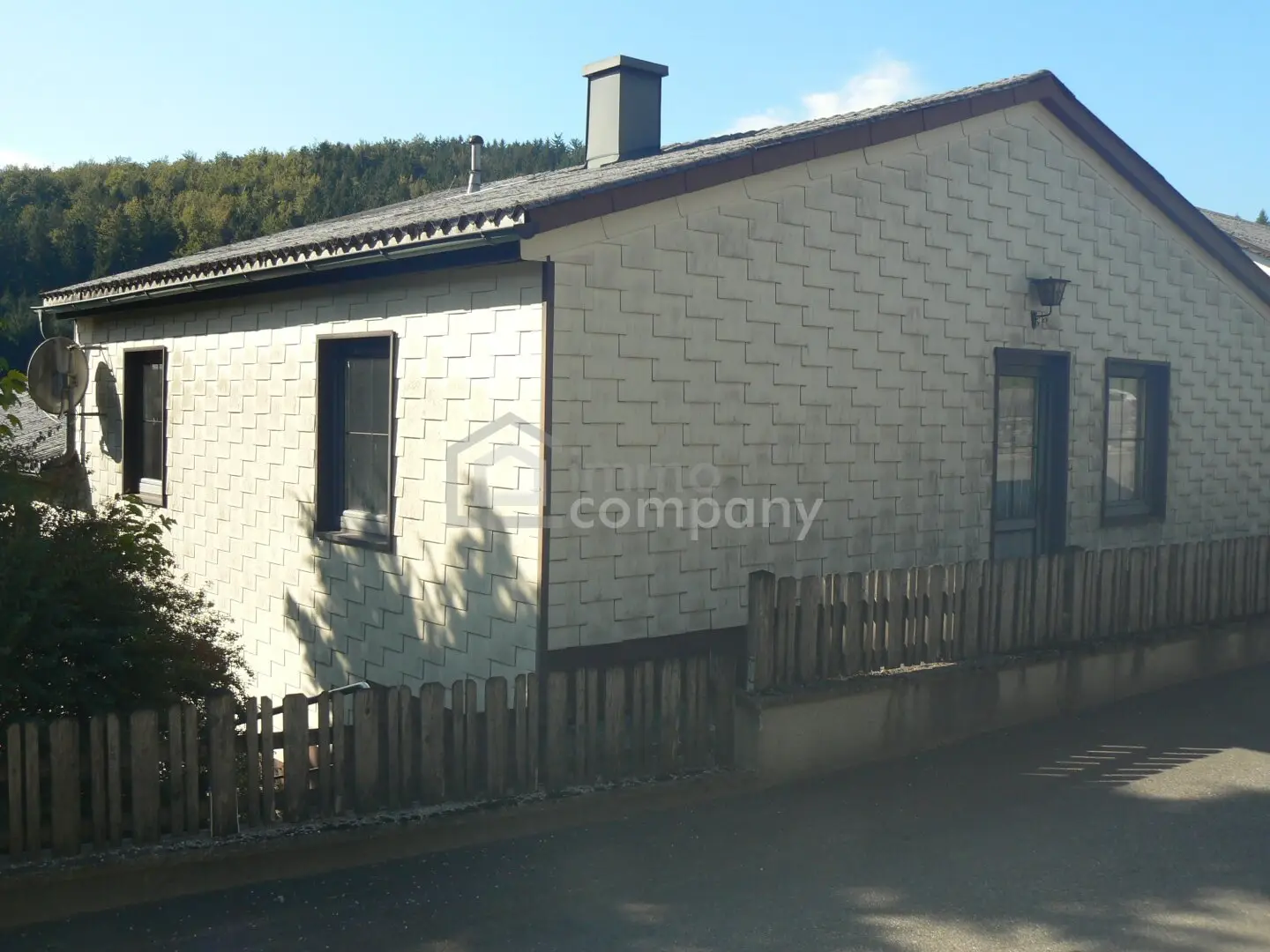 Large single-family house with terrace in Waldhausen, top price, in need of renovation