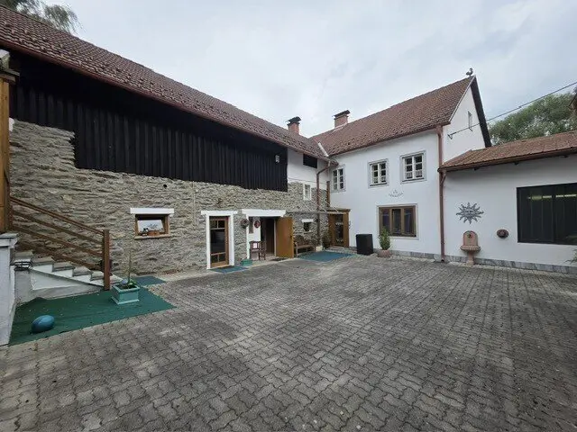 Traumhaus in Zwettl: 400m², Garage, Weinkeller, top Ausstattung – Ihr neues Zuhause!