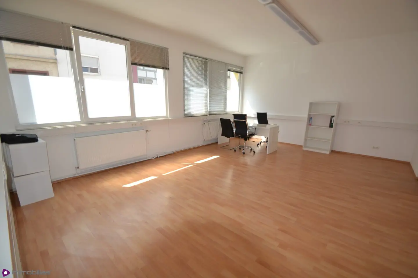 Spacious office near Kagraner Platz