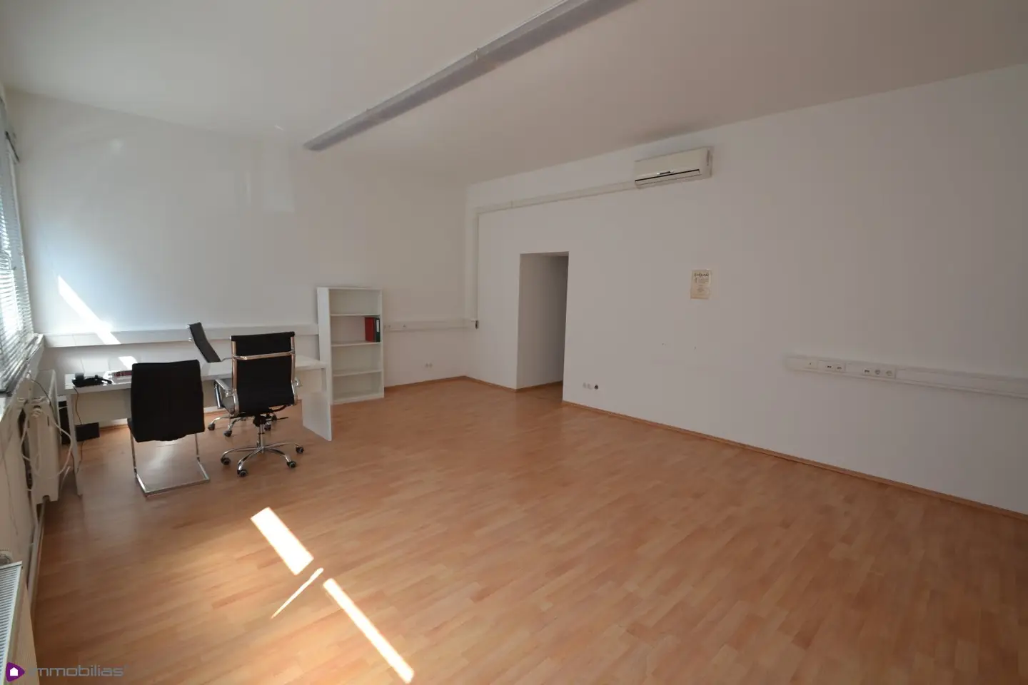 Spacious office near Kagraner Platz