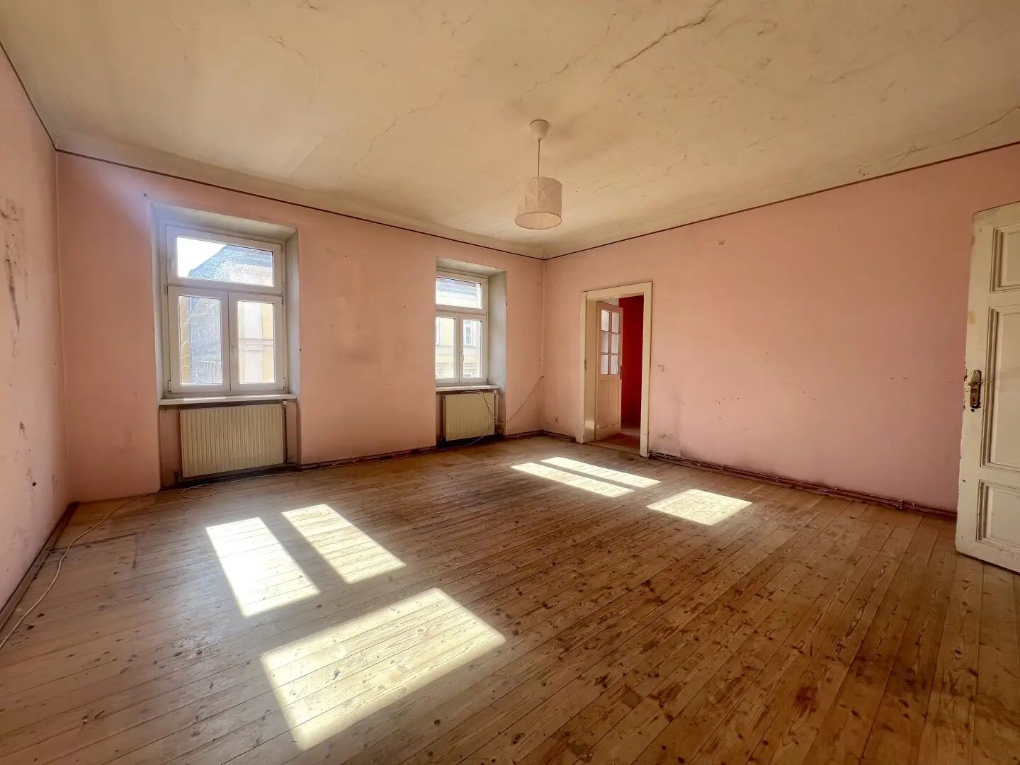 Period apartment in need of renovation near Matzleinsdorfer Platz