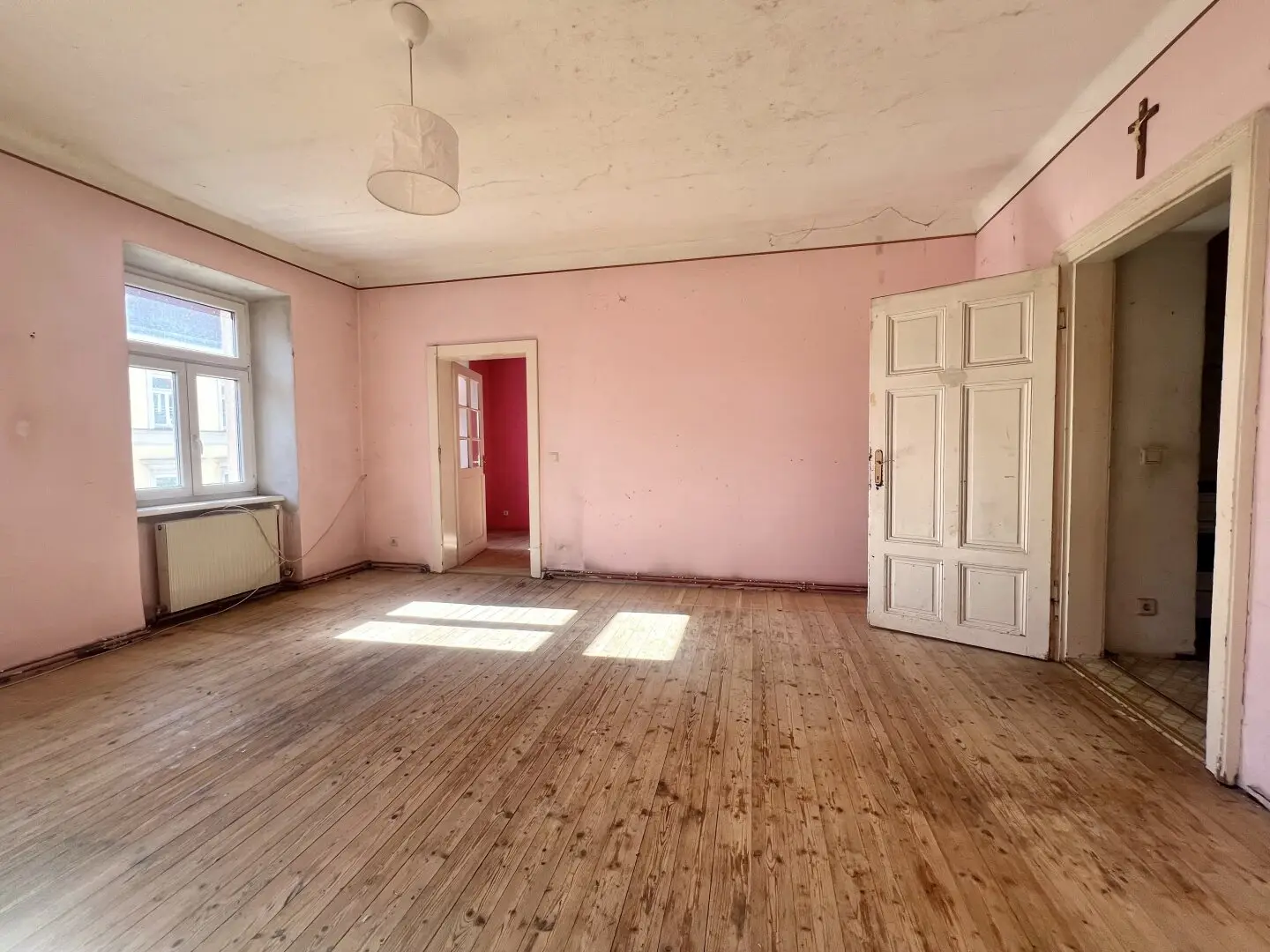 Period apartment in need of renovation near Matzleinsdorfer Platz