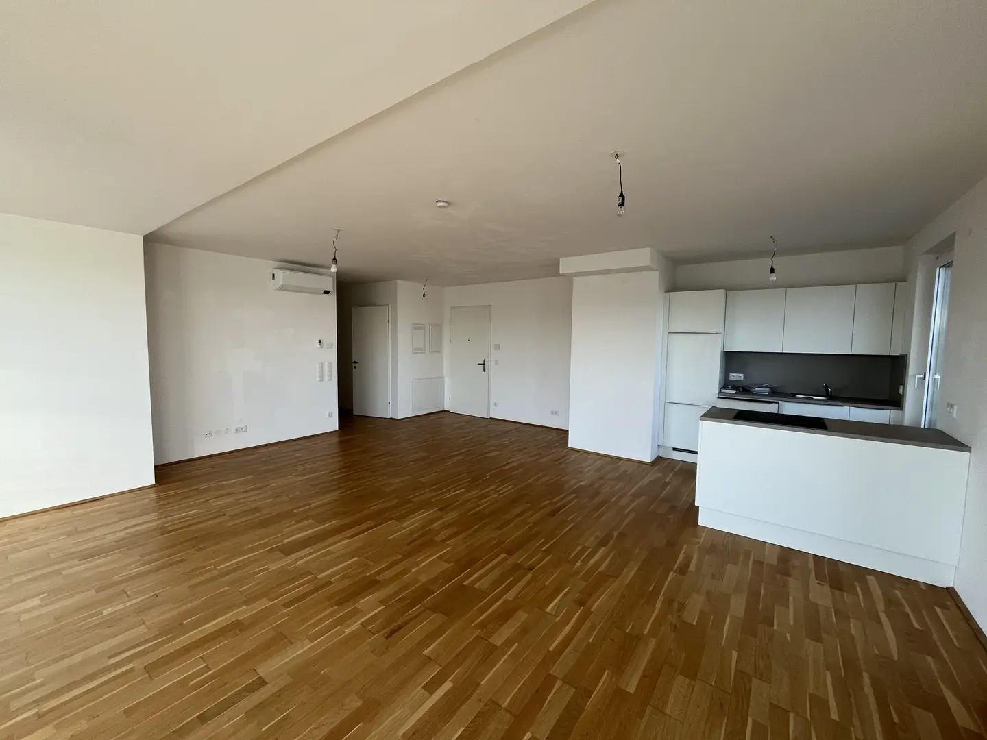 Dachgeschosswohnung with distant view and large west facing terrace