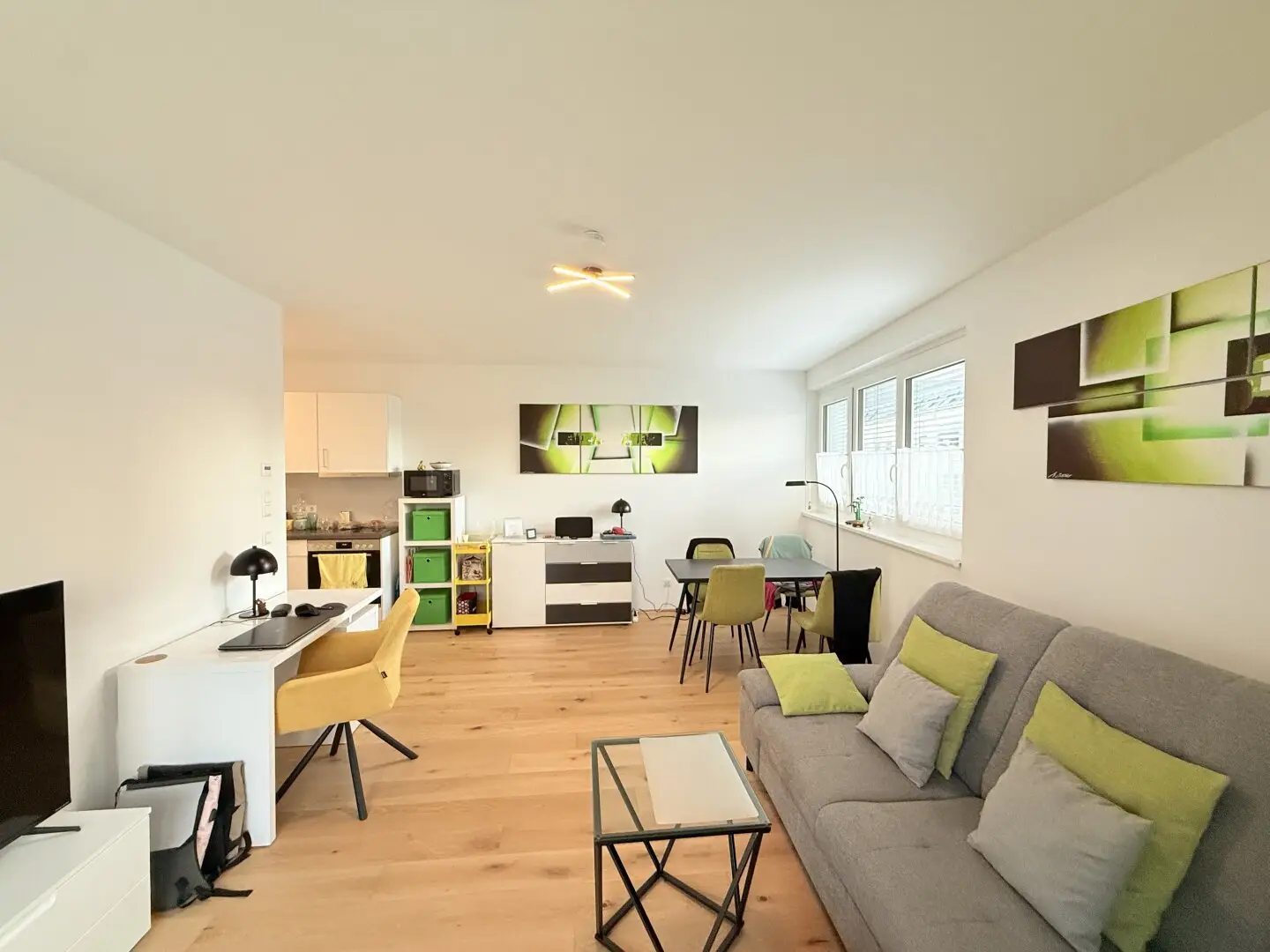 gut geschnittene 2-Zimmer Wohnung in Traumlage mit en—suite Badezimmer!