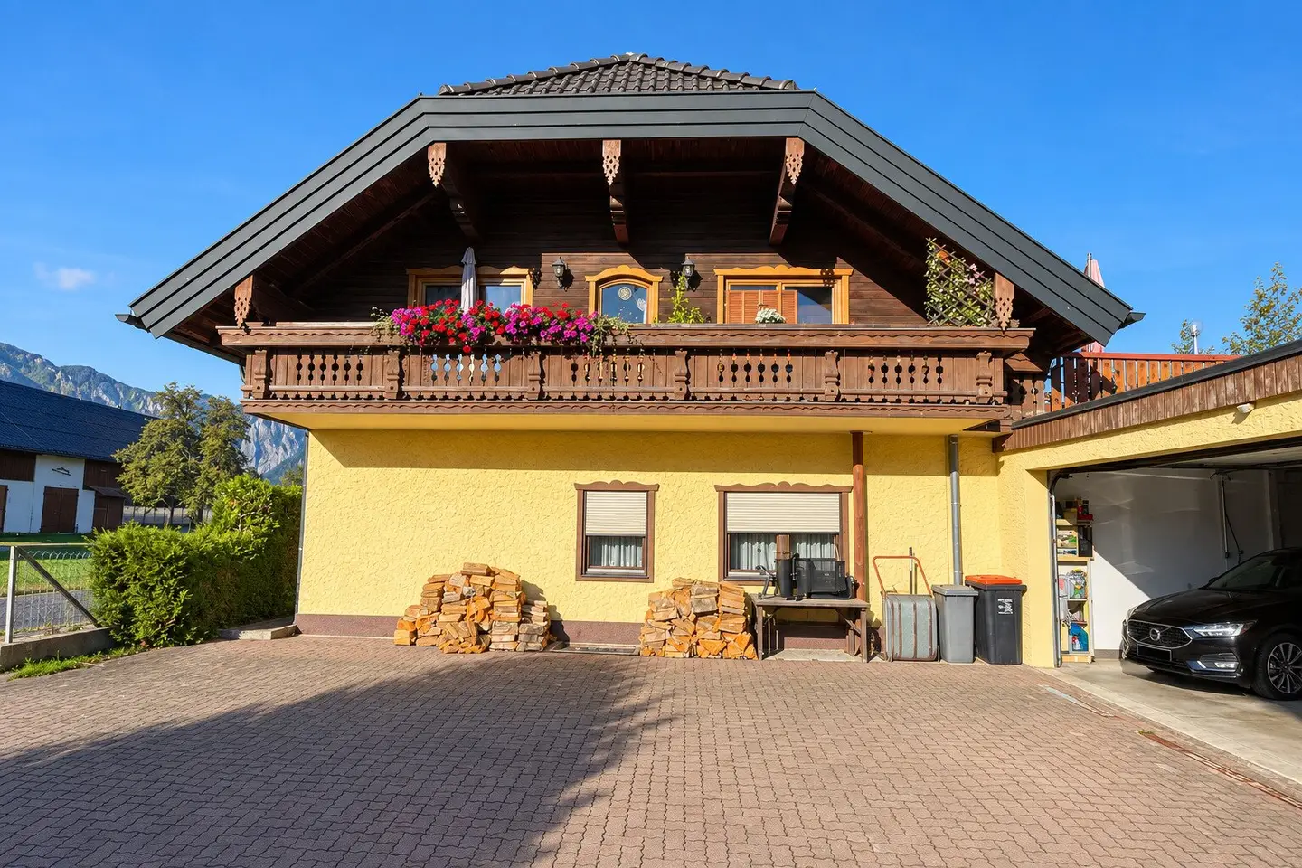 Living with special charm – Vaulted living room and terrace near Mondsee