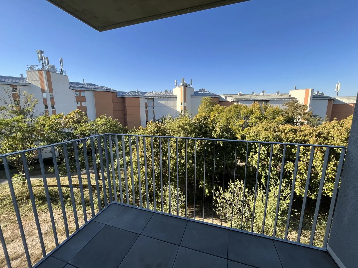 Wohnung mit balcony and open kitchen