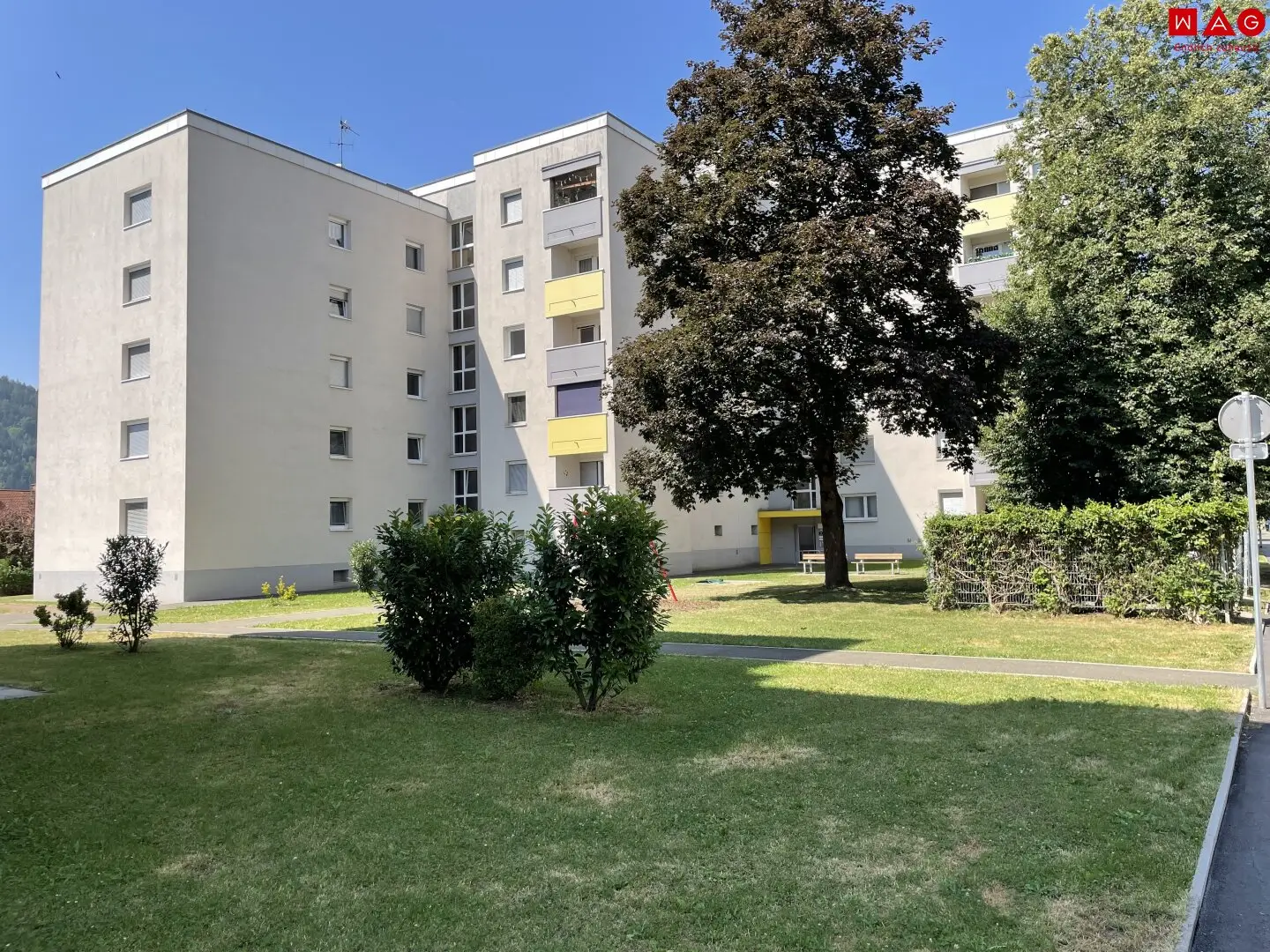 Familienfreundliche 3 Raum-Wohnung Erdgeschoß und Loggia - Übernahme der Küche möglich