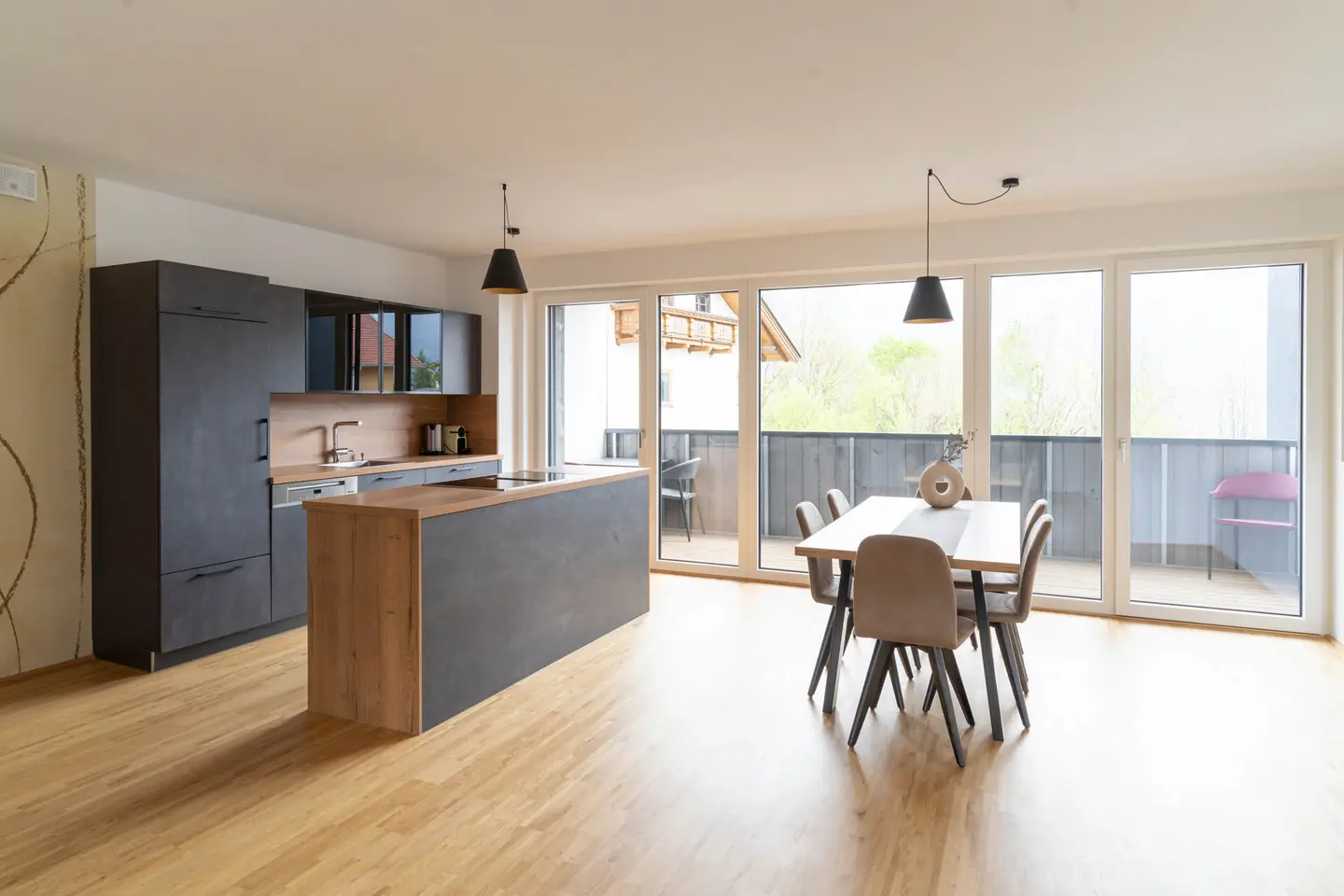 Lichtdurchflutete Maisonettewohnung mit Reihenhauscharakter und Südterrasse