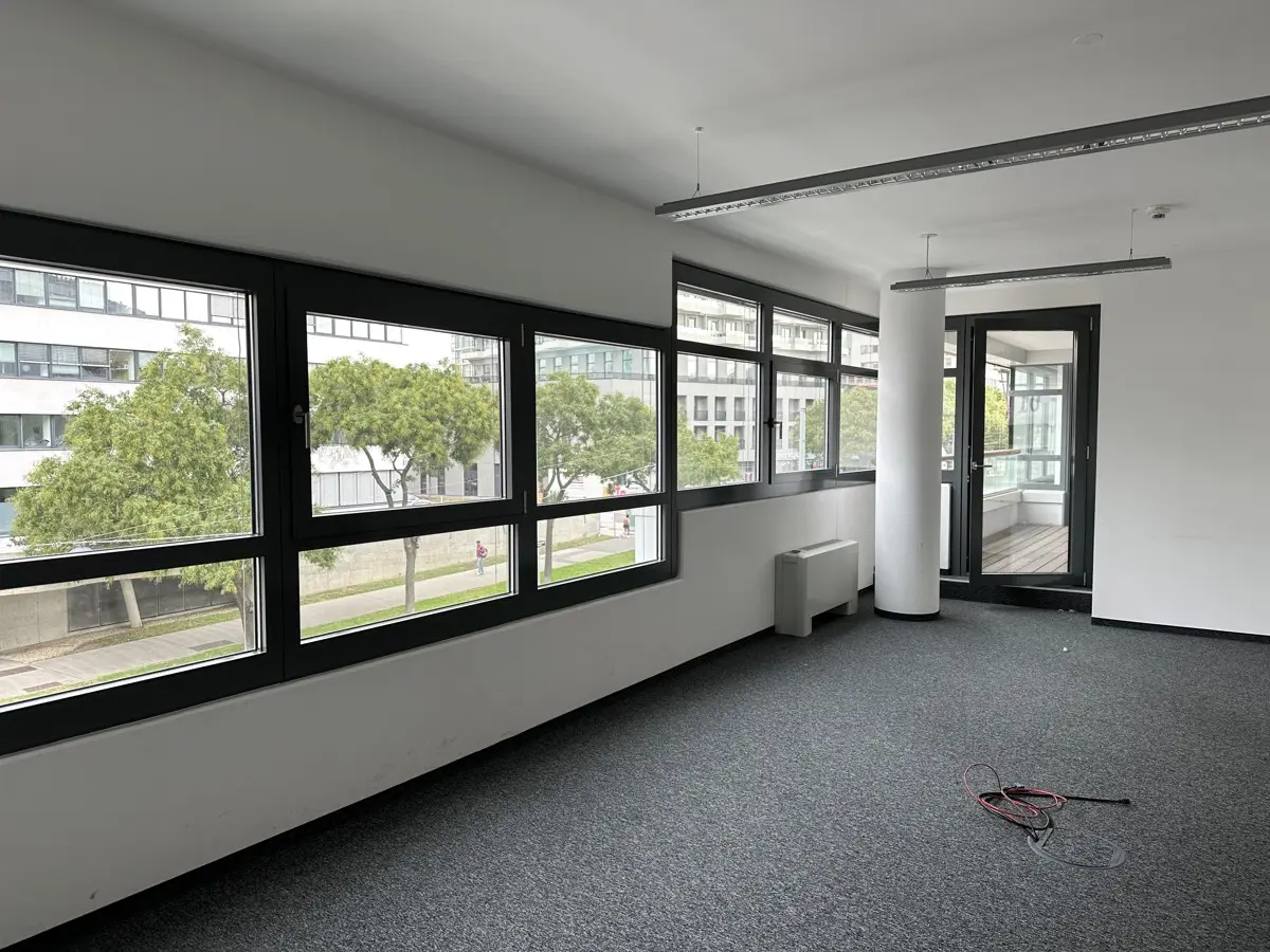 Bright loft apartment with generous roof terrace