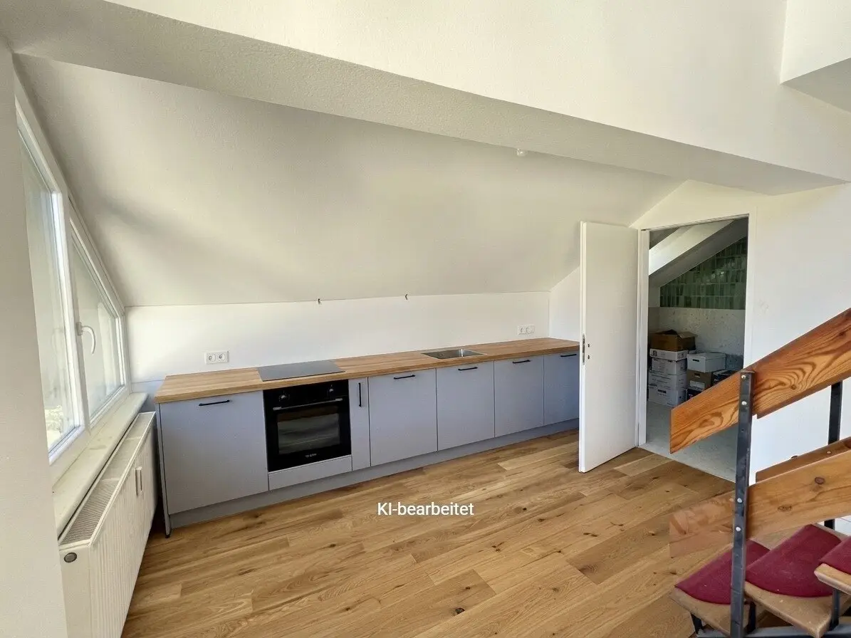 Helle 2-Zi.-Maisonette-Wohnung mit Garage