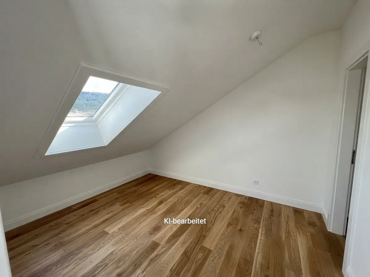 Helle 2-Zi.-Maisonette-Wohnung mit Garage