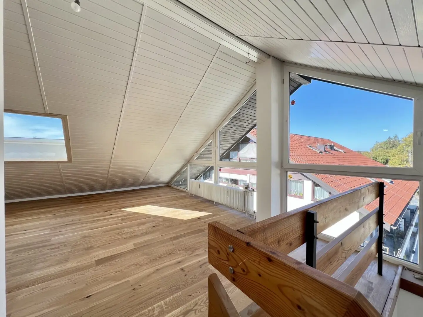 Helle 2-Zi.-Maisonette-Wohnung mit Garage