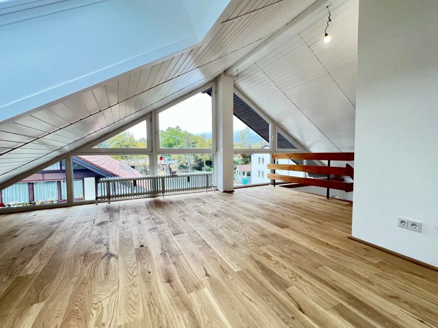 Helle 2-Zi.-Maisonette-Wohnung mit Garage