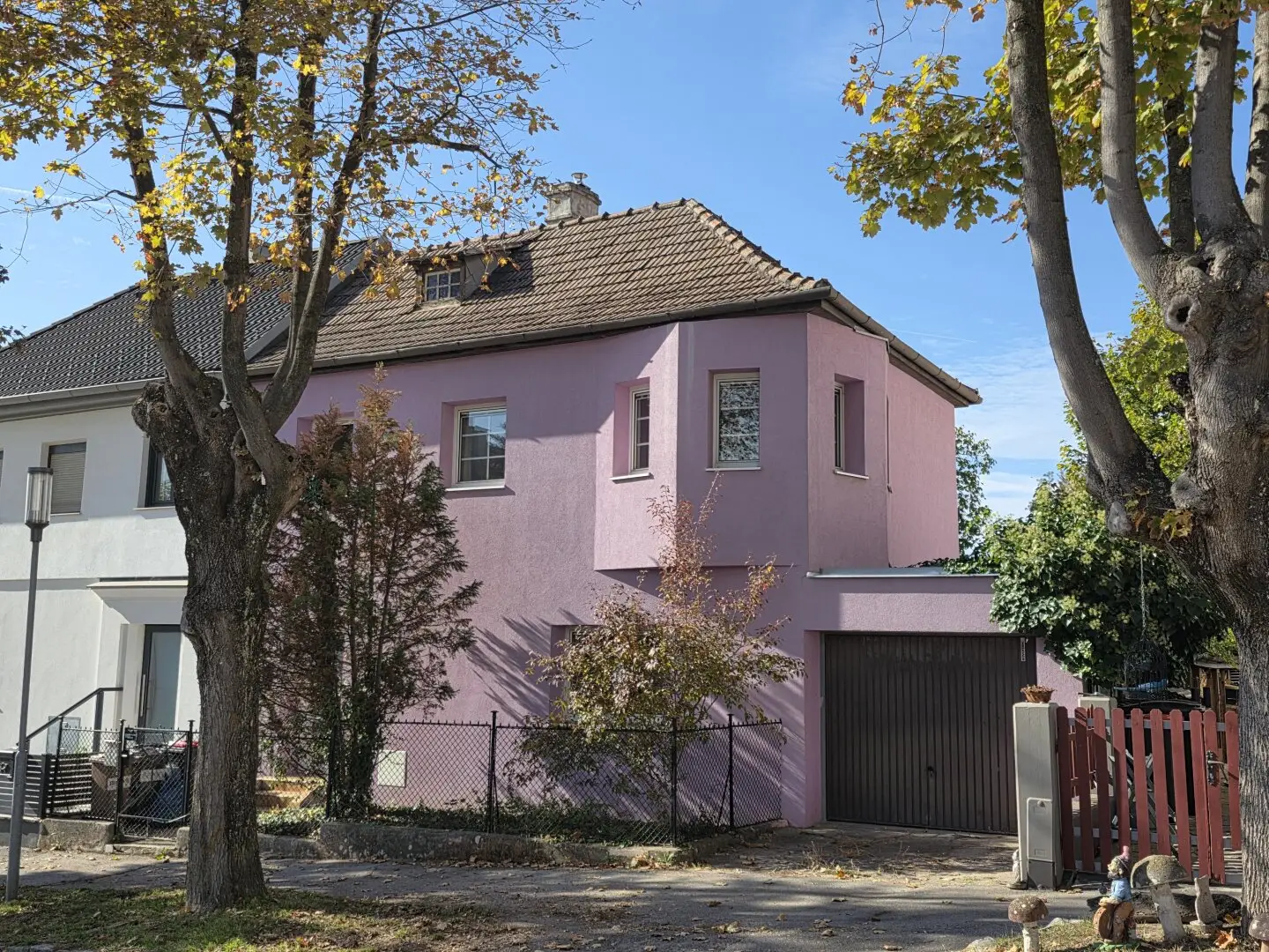 MARIENHÖHE: Townhouse in good location with visible garden and garage