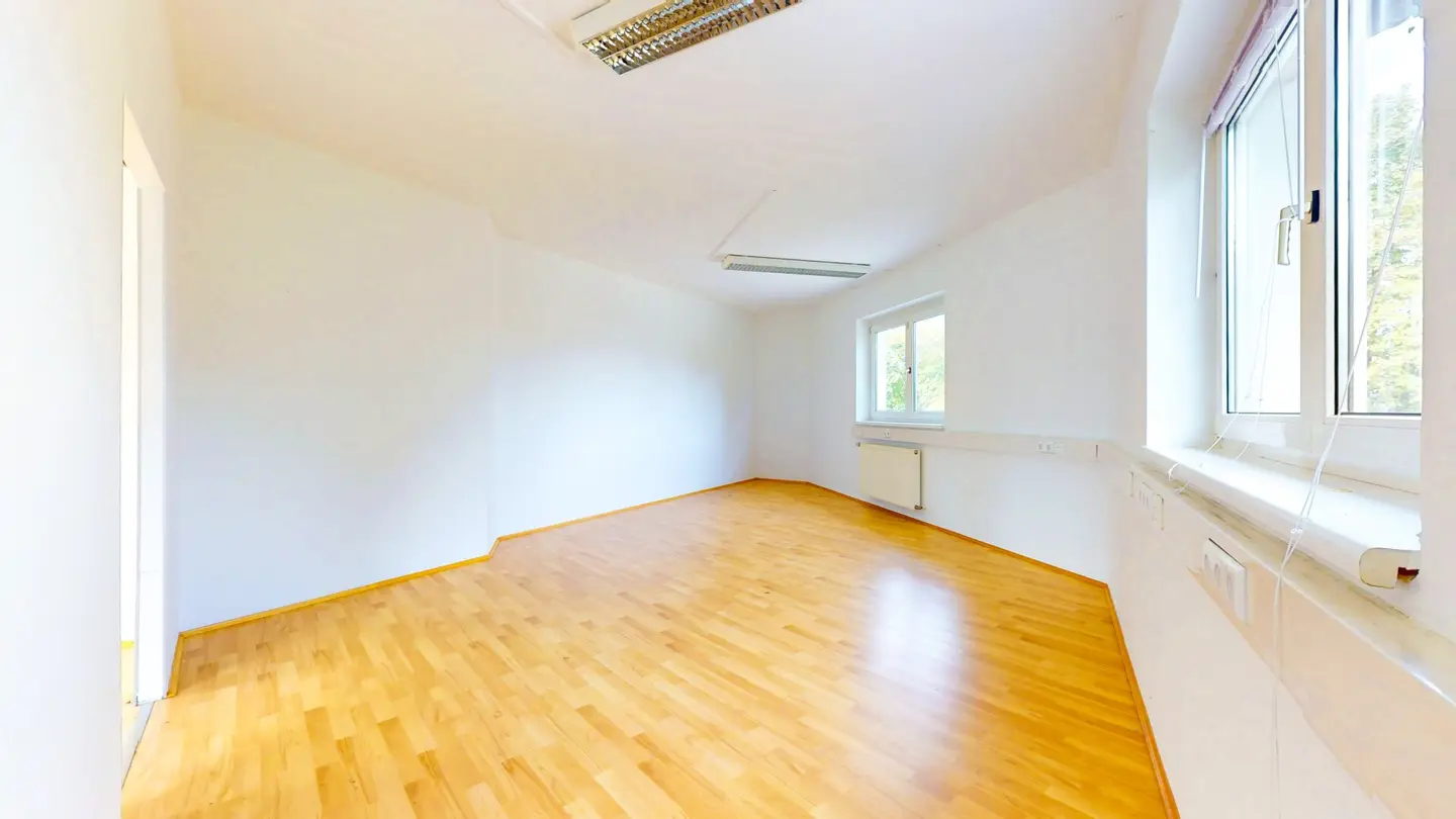 54 m² office with two rooms and parking in Klagenfurt