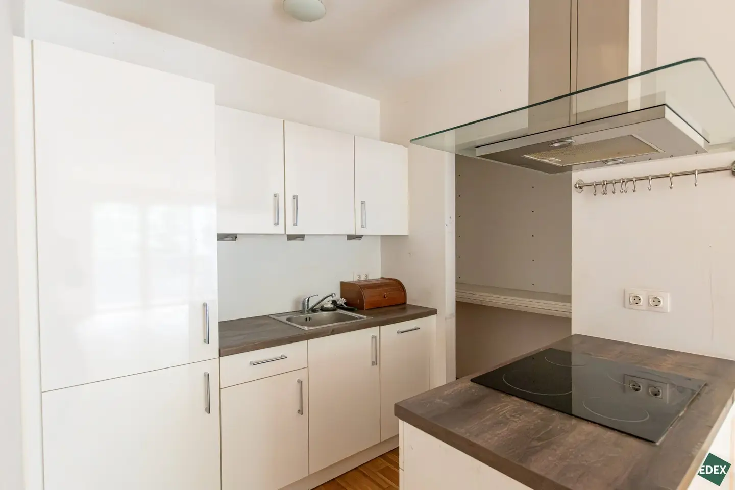 2-Zimmer-Wohnung mit Balkon und Abstellraum im 3. Liftstock – Straßenbahnnähe