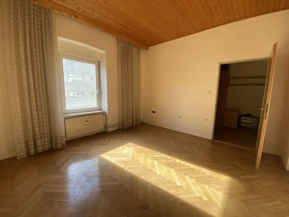 Beautiful 3-room apartment with kitchen and balcony directly by Schloss Eggenberg and FH Joanneum in Georgigasse