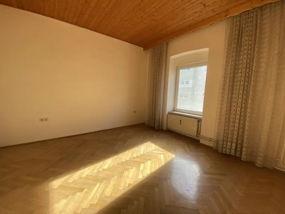 Beautiful 3-room apartment with kitchen and balcony directly by Schloss Eggenberg and FH Joanneum in Georgigasse