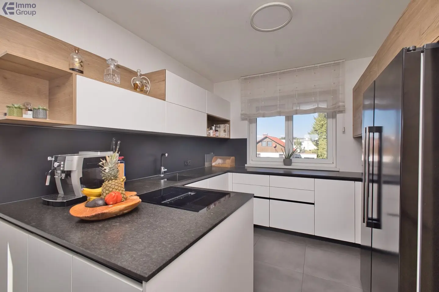 Neubauwohnung mit Eigengarten, zwei Parkplätzen, große Südloggia, top ausgestattet