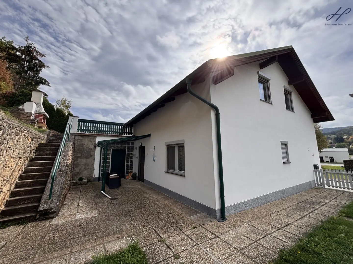 Plenty of space to feel at home! Well maintained house with 155 m², 5 rooms and rooftop terrace in Lockenhaus
