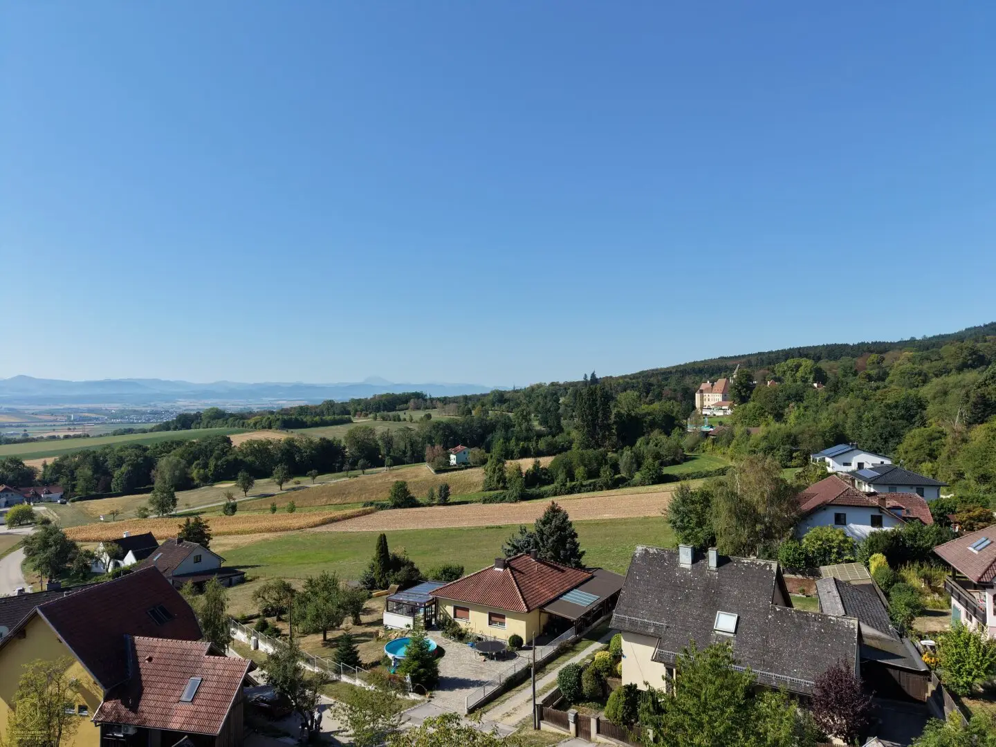 Great panoramic location near Goldegg Castle - View over St. Pölten