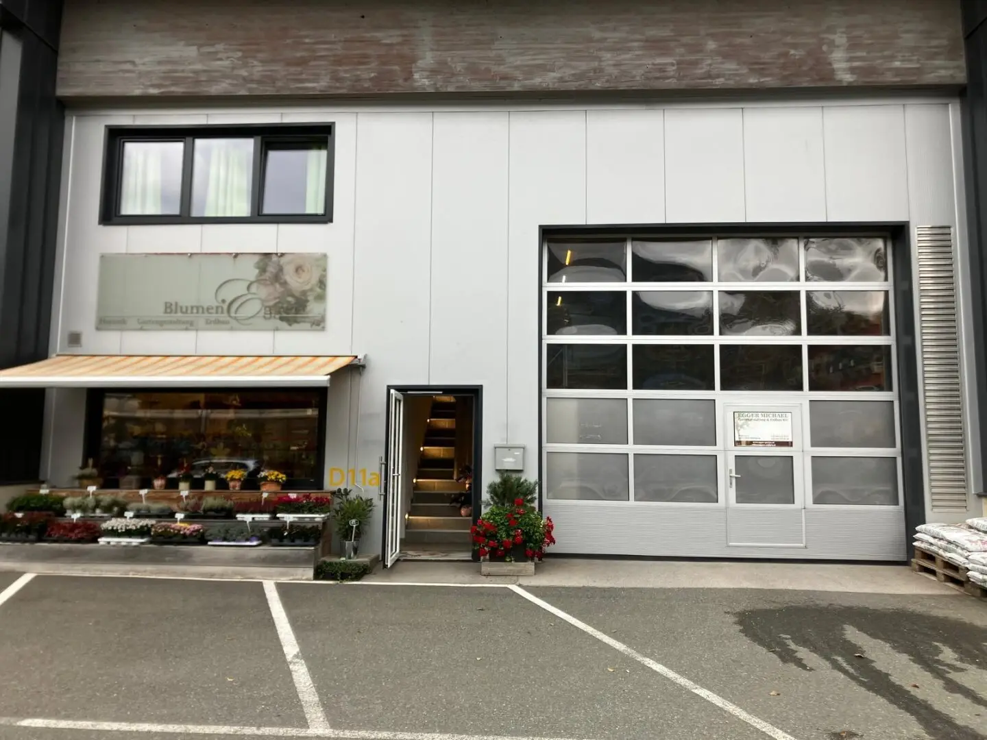 Hallein: Vielseitig nutzbare Gewerbehalle mit Showroom