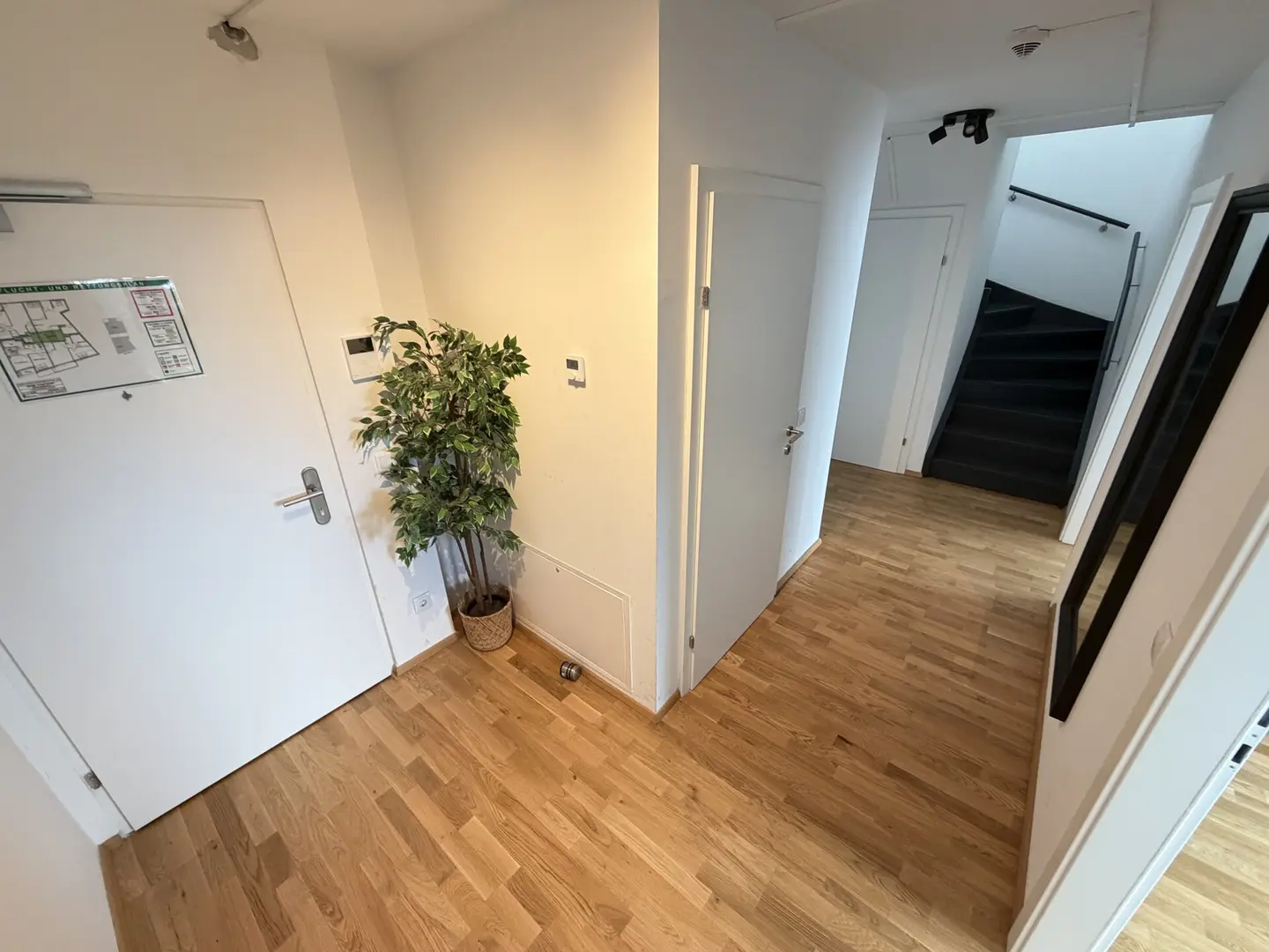 Vollmöblierte Wohnung mit Terrasse in ruhiger Lage
