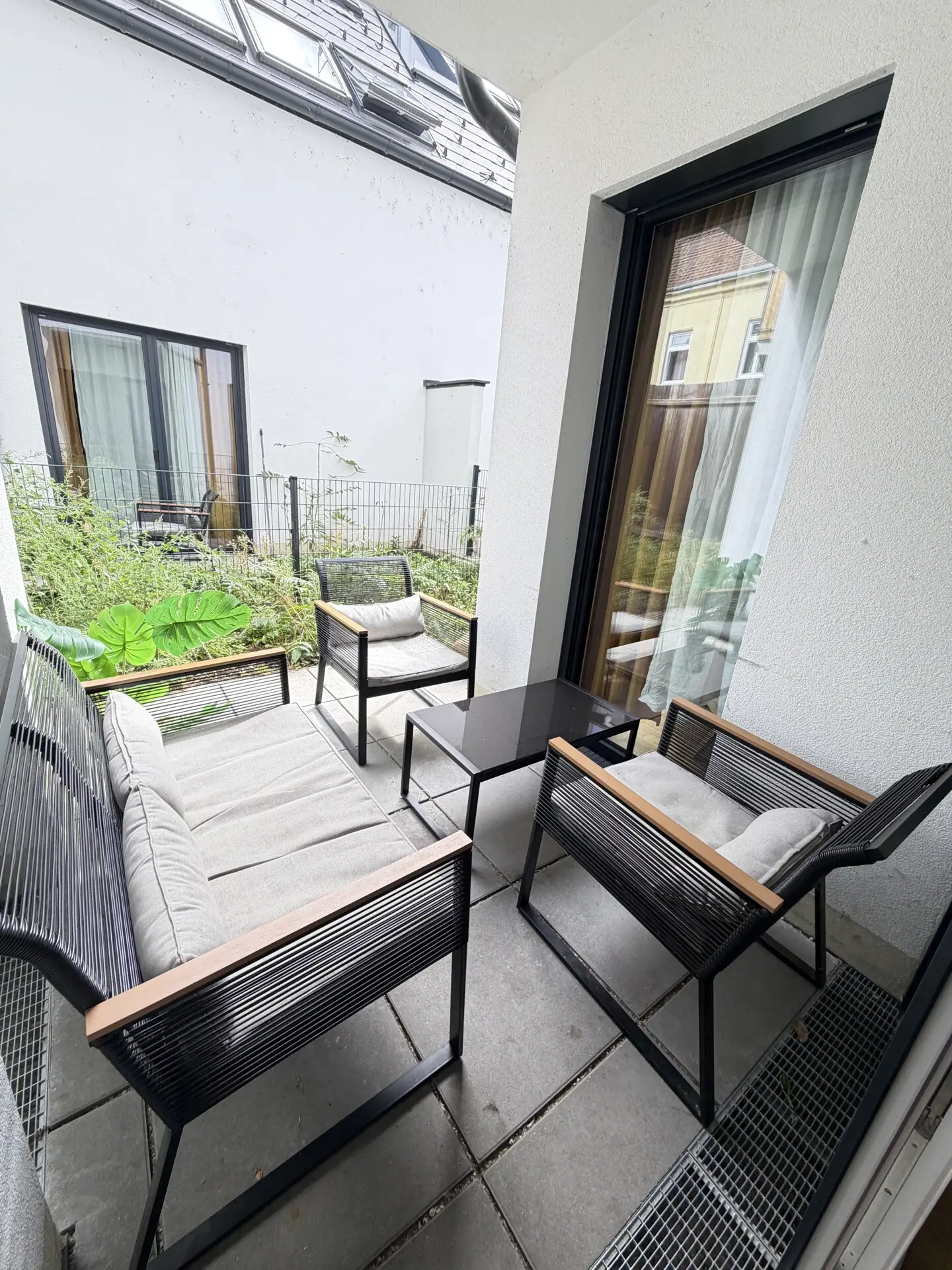 Voll möblierte Wohnung mit Garten und Aufzug