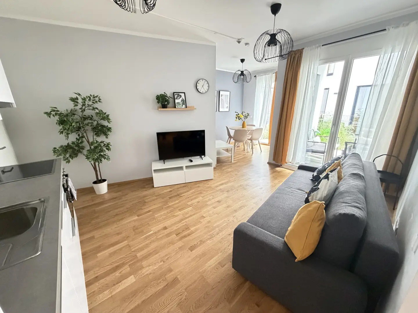 Voll möblierte Wohnung mit Garten und Aufzug