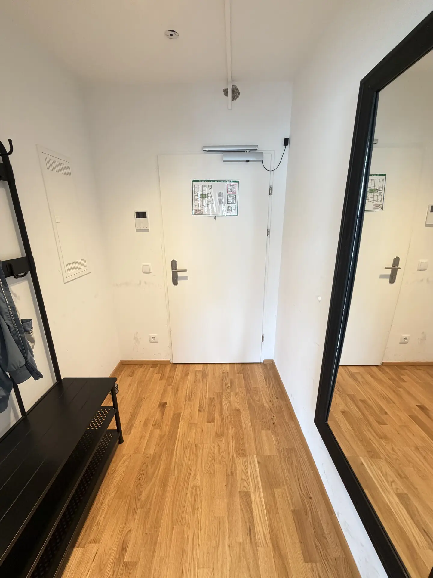 Vollmöblierte Wohnung mit Loggia und Echtholzparkett