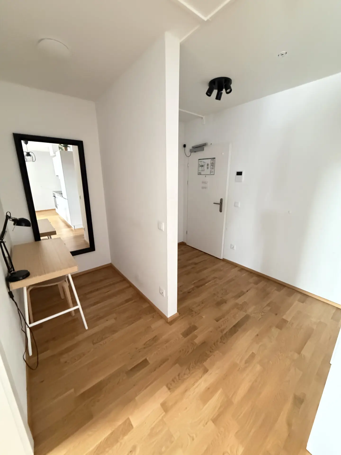 Vollmöblierte Wohnung in ruhiger Lage mit Loggia