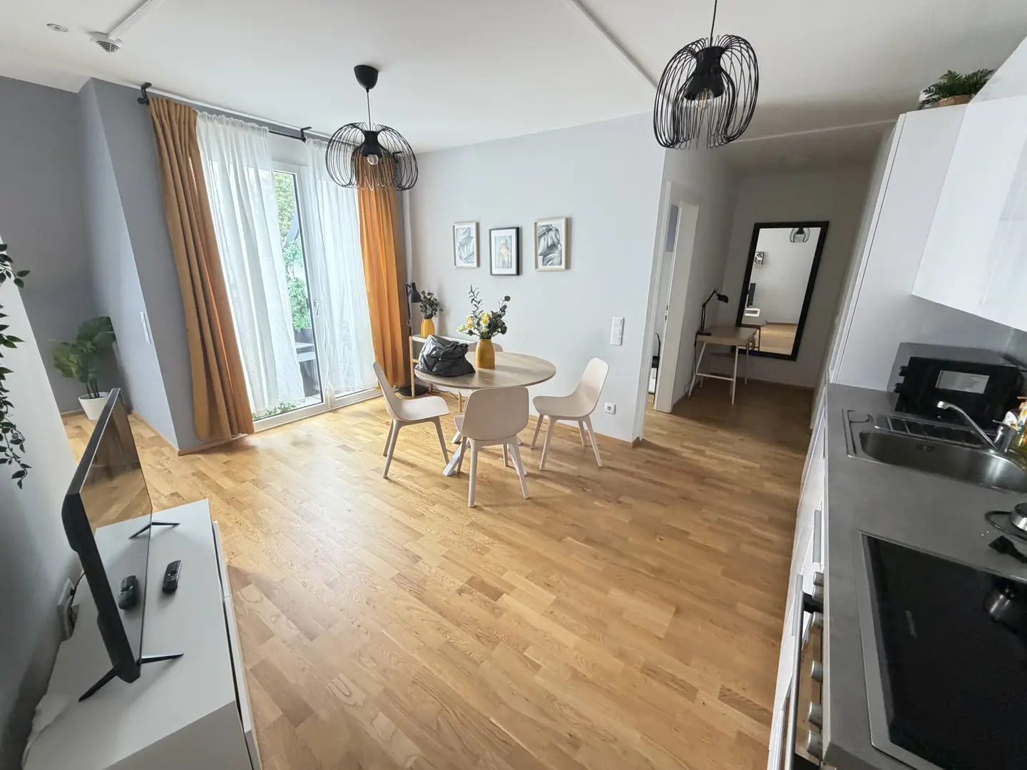 Vollmöblierte Wohnung in ruhiger Lage mit Loggia